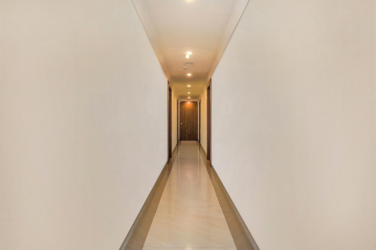 Vaccinated Staff- Townhouse Oak Hotel Silvotel Indore Dış mekan fotoğraf